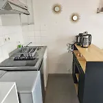 Petit Cosy, Balcon Et Vue דירה *